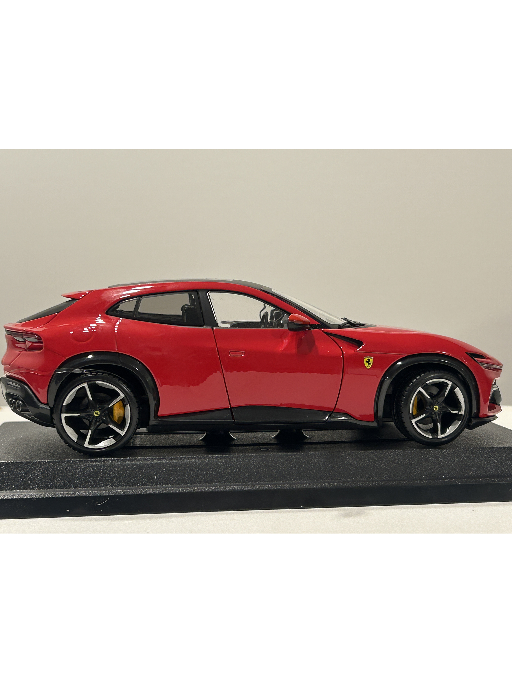 Ferrari Purosangue 1:24 Bburago – SUV V12 de Maranello para coleccionistas en Chile  4