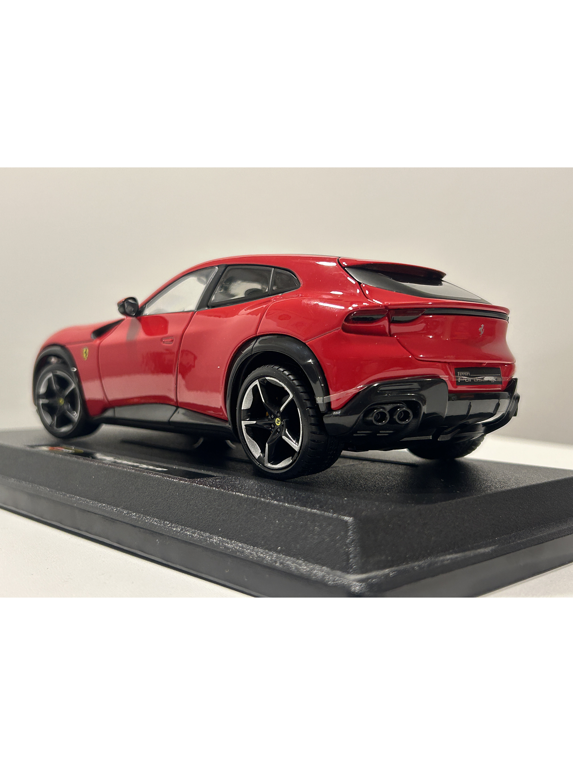 Ferrari Purosangue 1:24 Bburago – SUV V12 de Maranello para coleccionistas en Chile  8