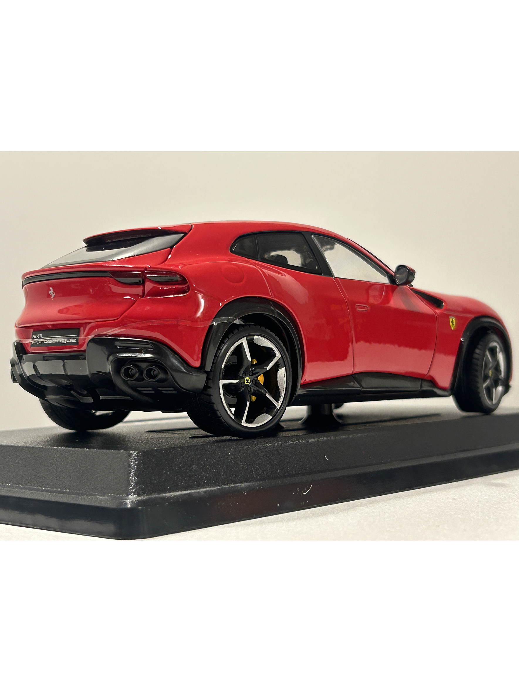 Ferrari Purosangue 1:24 Bburago – SUV V12 de Maranello para coleccionistas en Chile  5