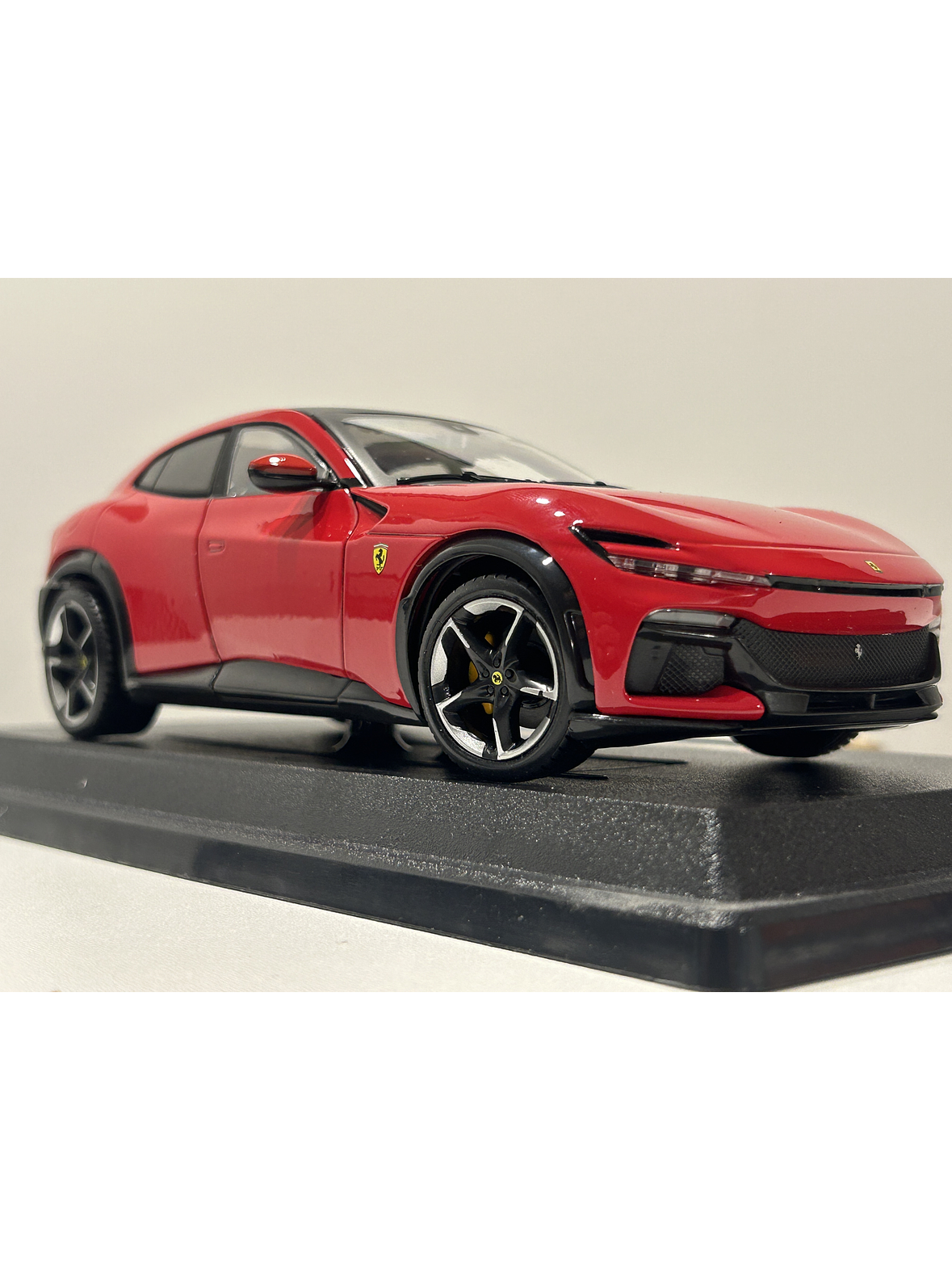 Ferrari Purosangue 1:24 Bburago – SUV V12 de Maranello para coleccionistas en Chile  3