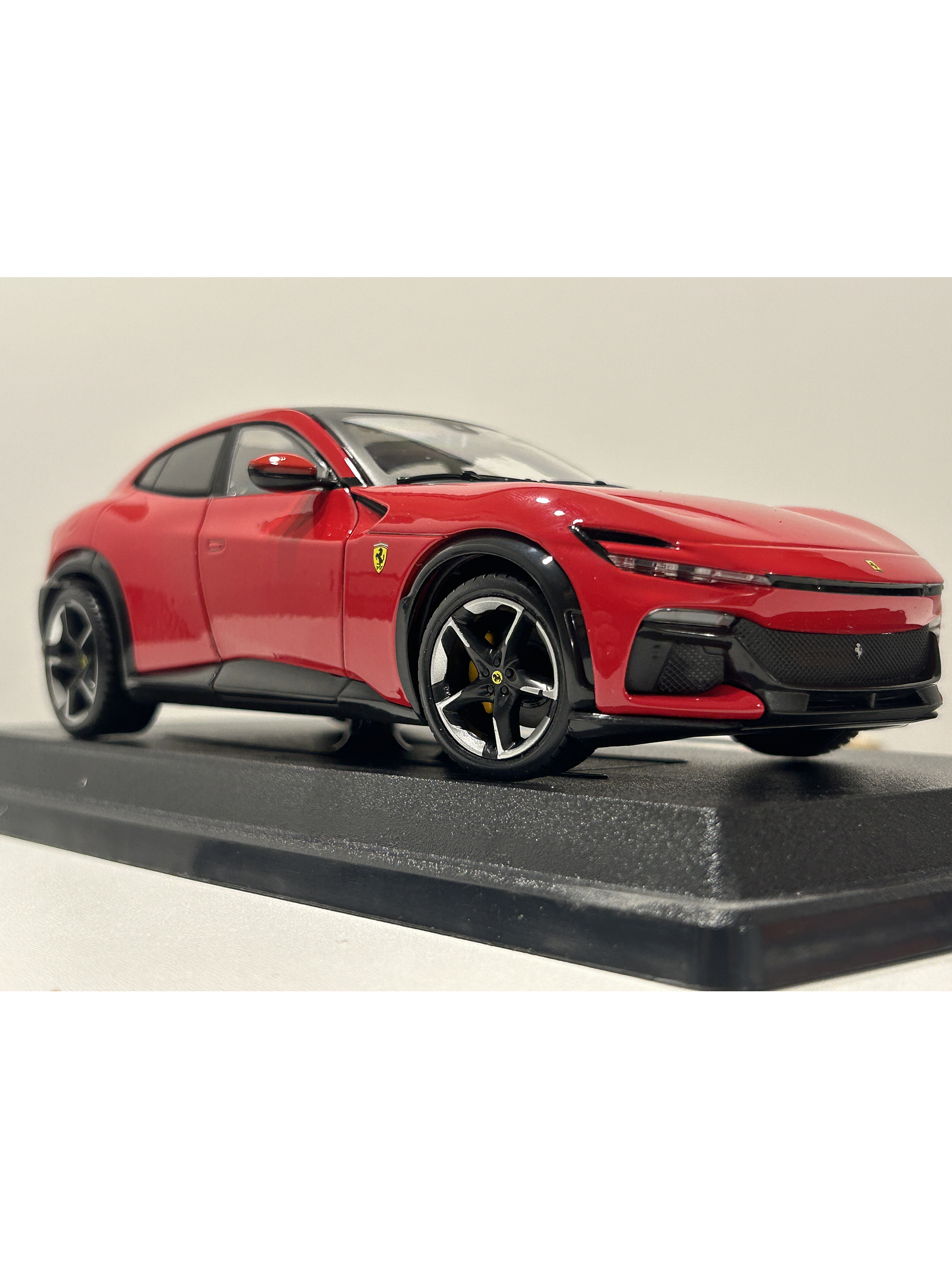 Ferrari Purosangue 1:24 Bburago – SUV V12 de Maranello para coleccionistas en Chile  3