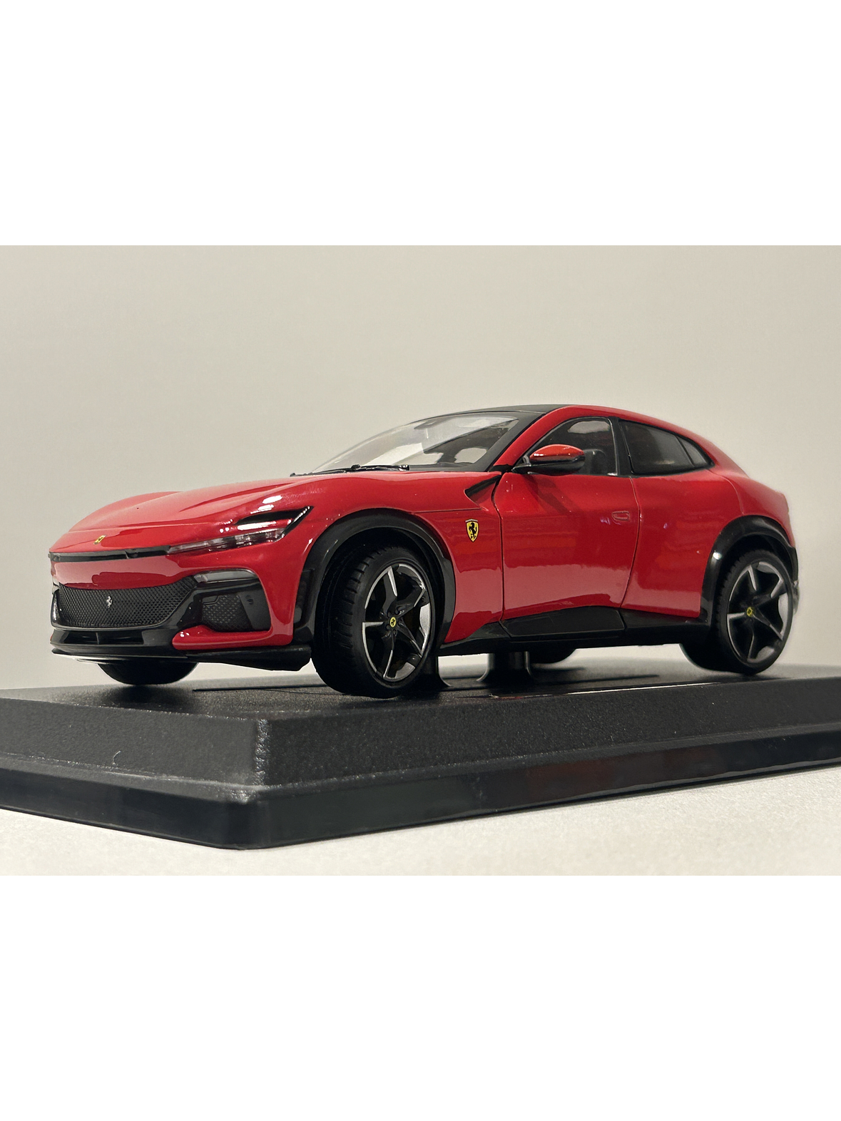Ferrari Purosangue 1:24 Bburago – SUV V12 de Maranello para coleccionistas en Chile  1