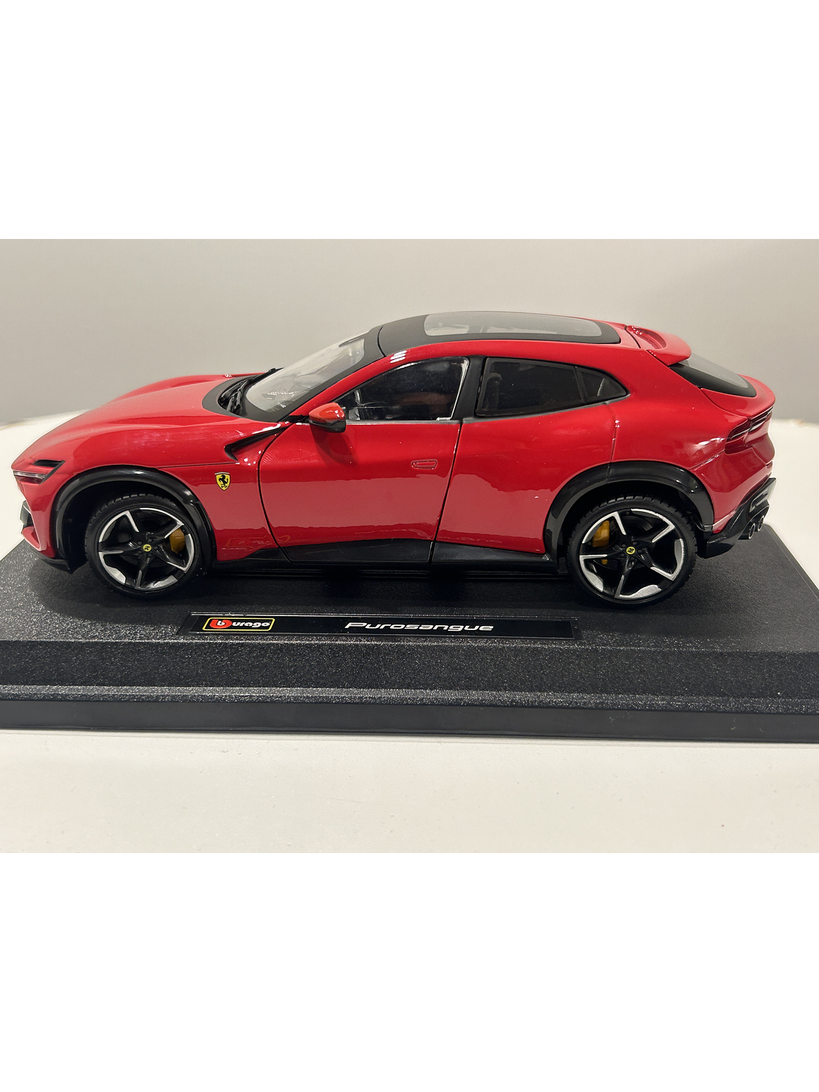 Ferrari Purosangue 1:24 Bburago – SUV V12 de Maranello para coleccionistas en Chile  6