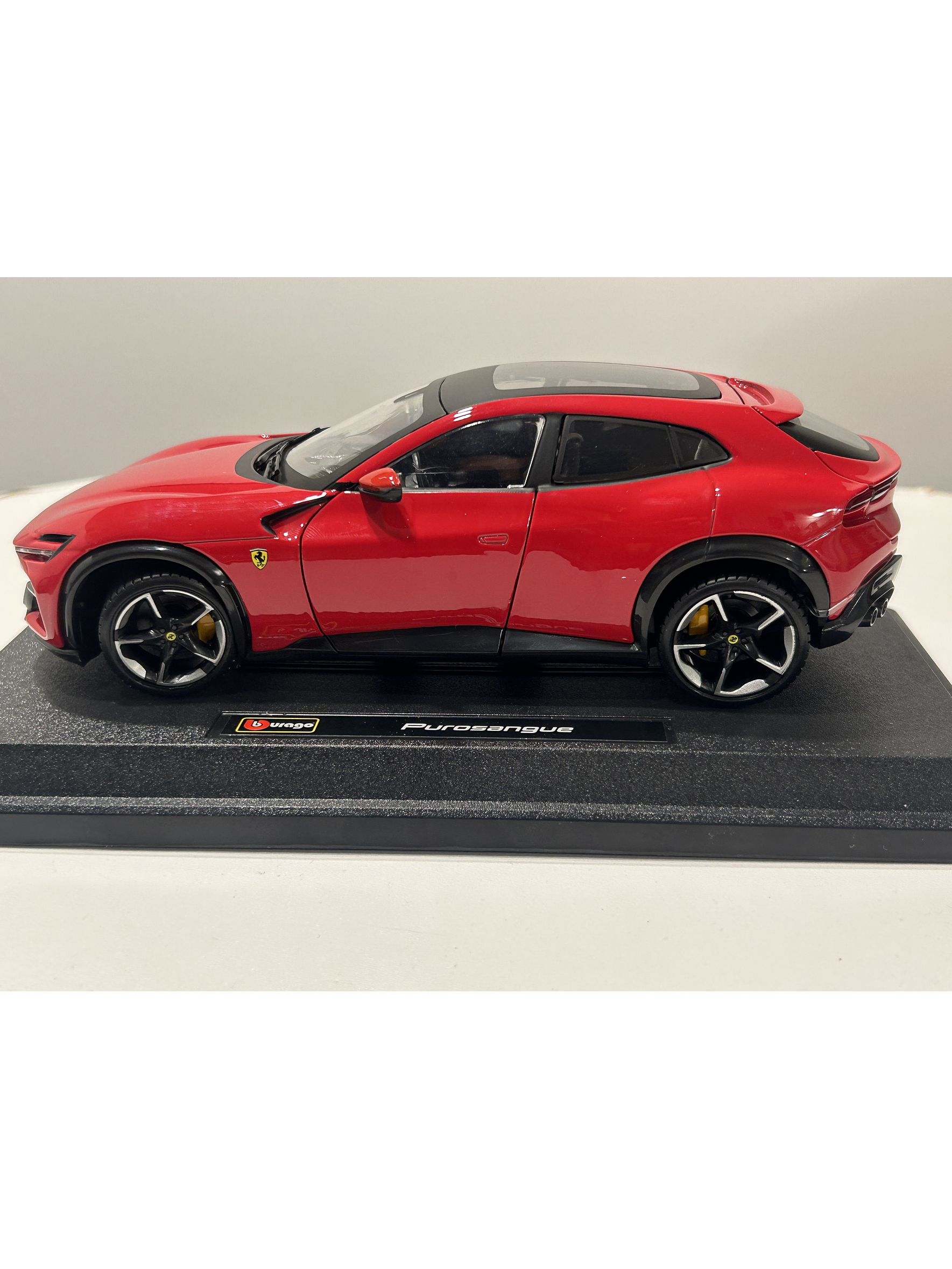 Ferrari Purosangue 1:24 Bburago – SUV V12 de Maranello para coleccionistas en Chile  6