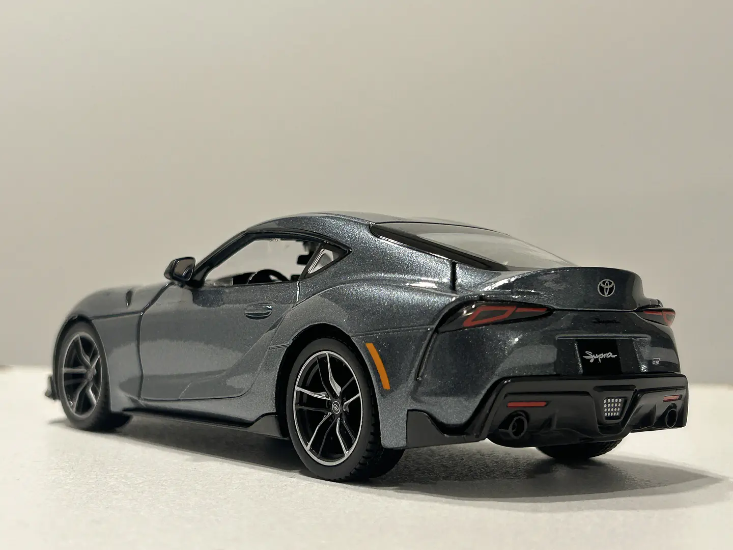 Auto Toyota GR Supra | Maisto 1:24 Coleccionable 8