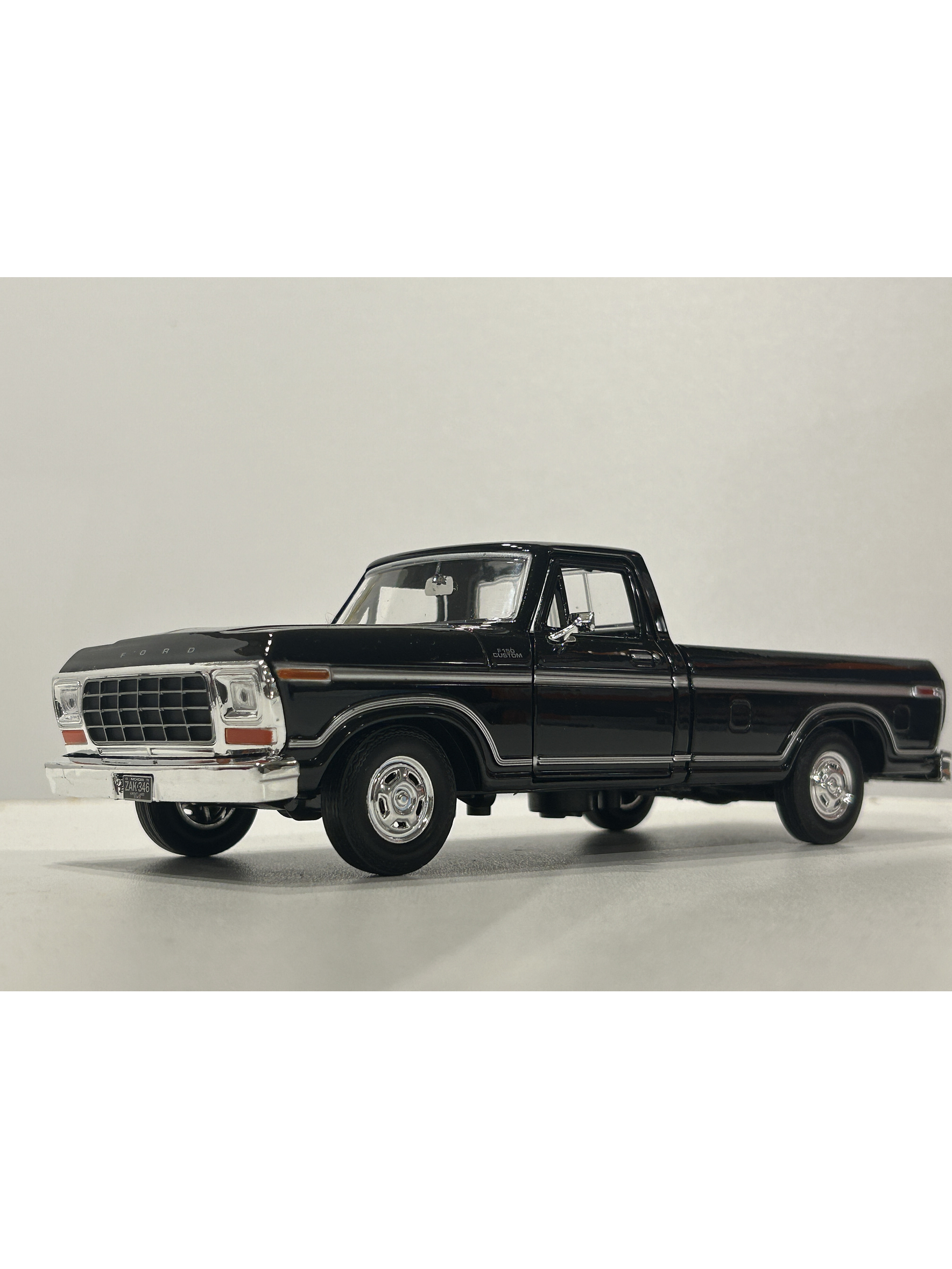 Ford F-150 Custom 1979 Motormax 1:24 – Pickup clásica americana para coleccionistas y amantes del transporte  1