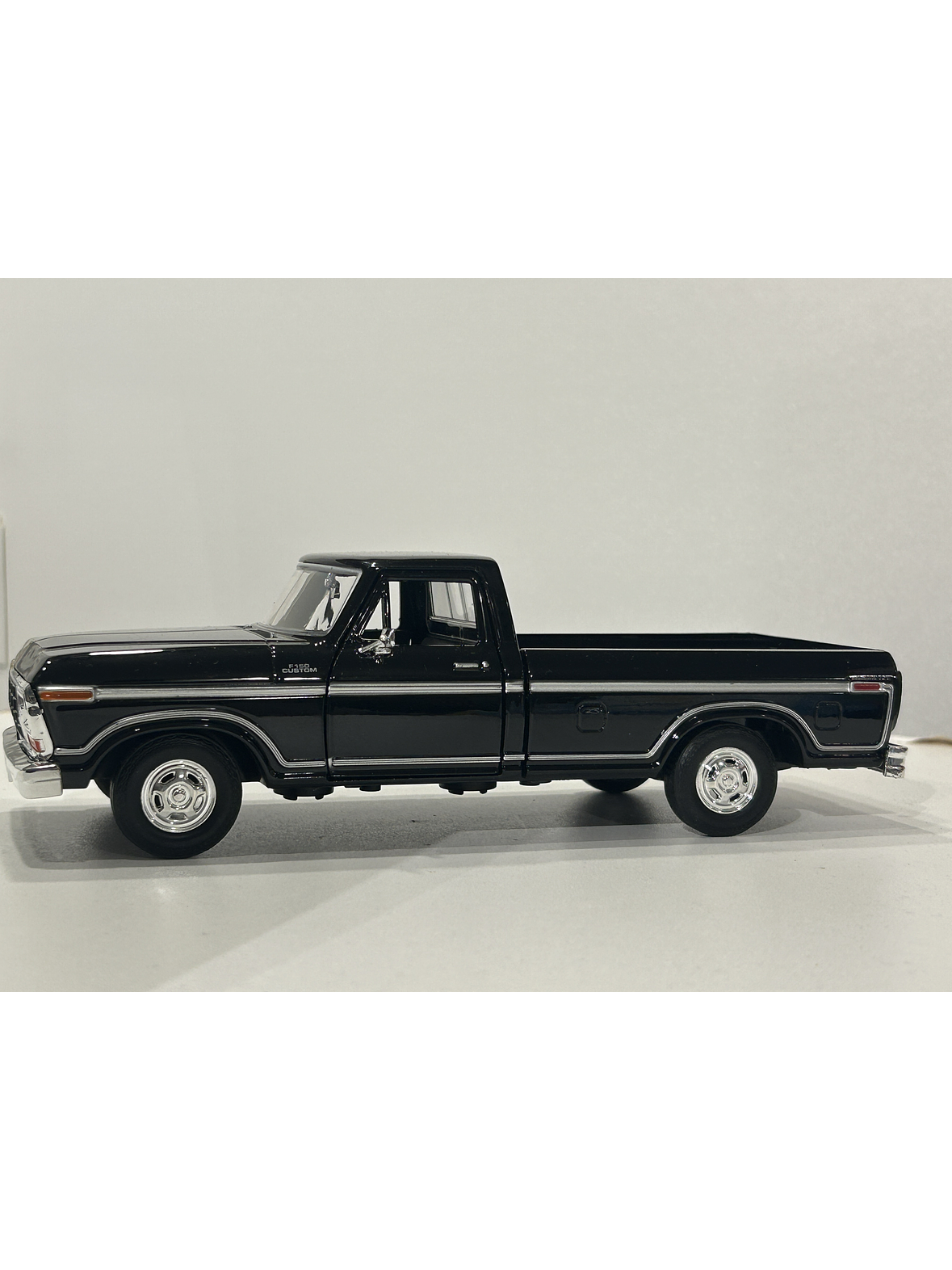 Ford F-150 Custom 1979 Motormax 1:24 – Pickup clásica americana para coleccionistas y amantes del transporte  10