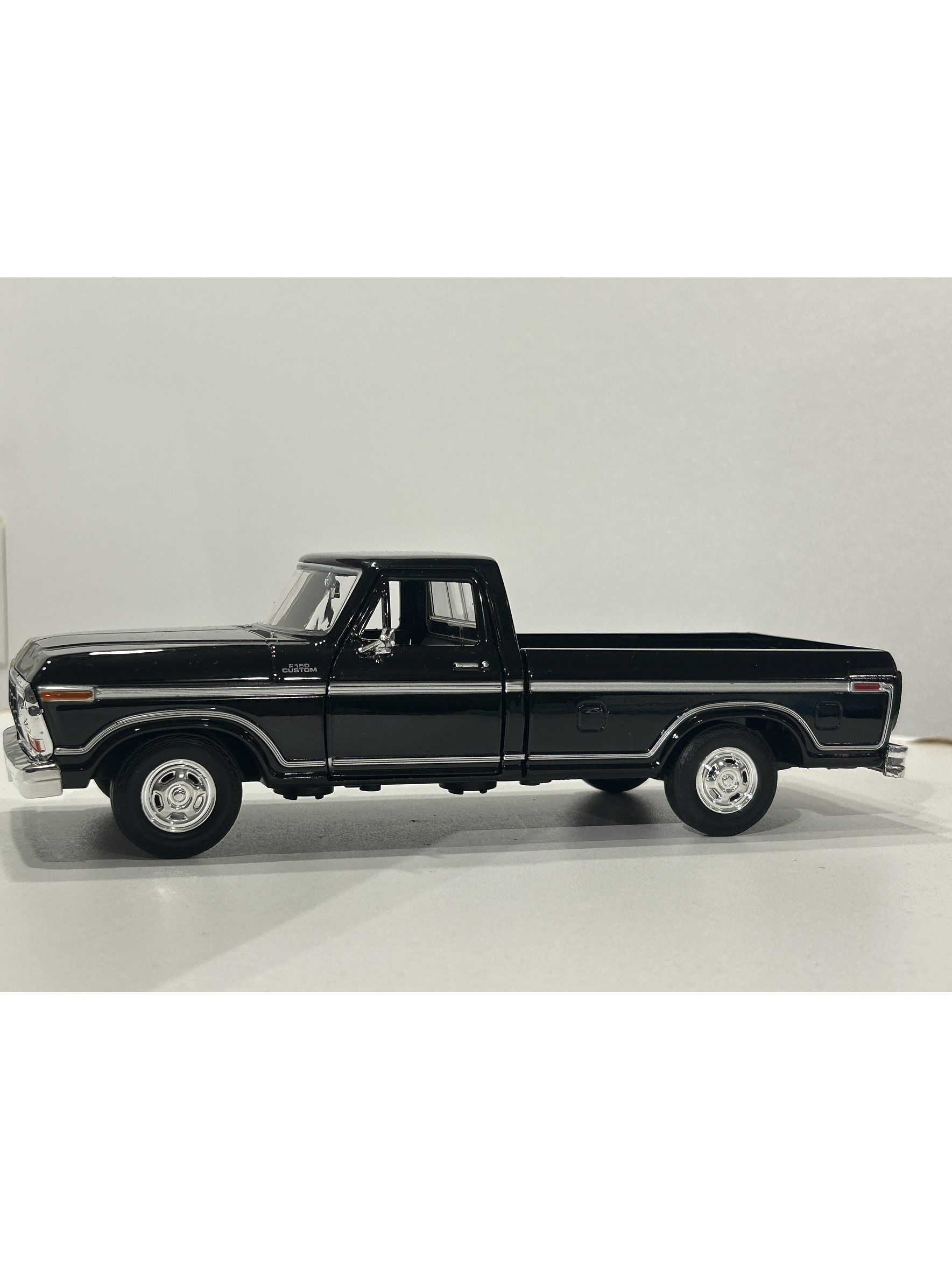 Ford F-150 Custom 1979 Motormax 1:24 – Pickup clásica americana para coleccionistas y amantes del transporte  10