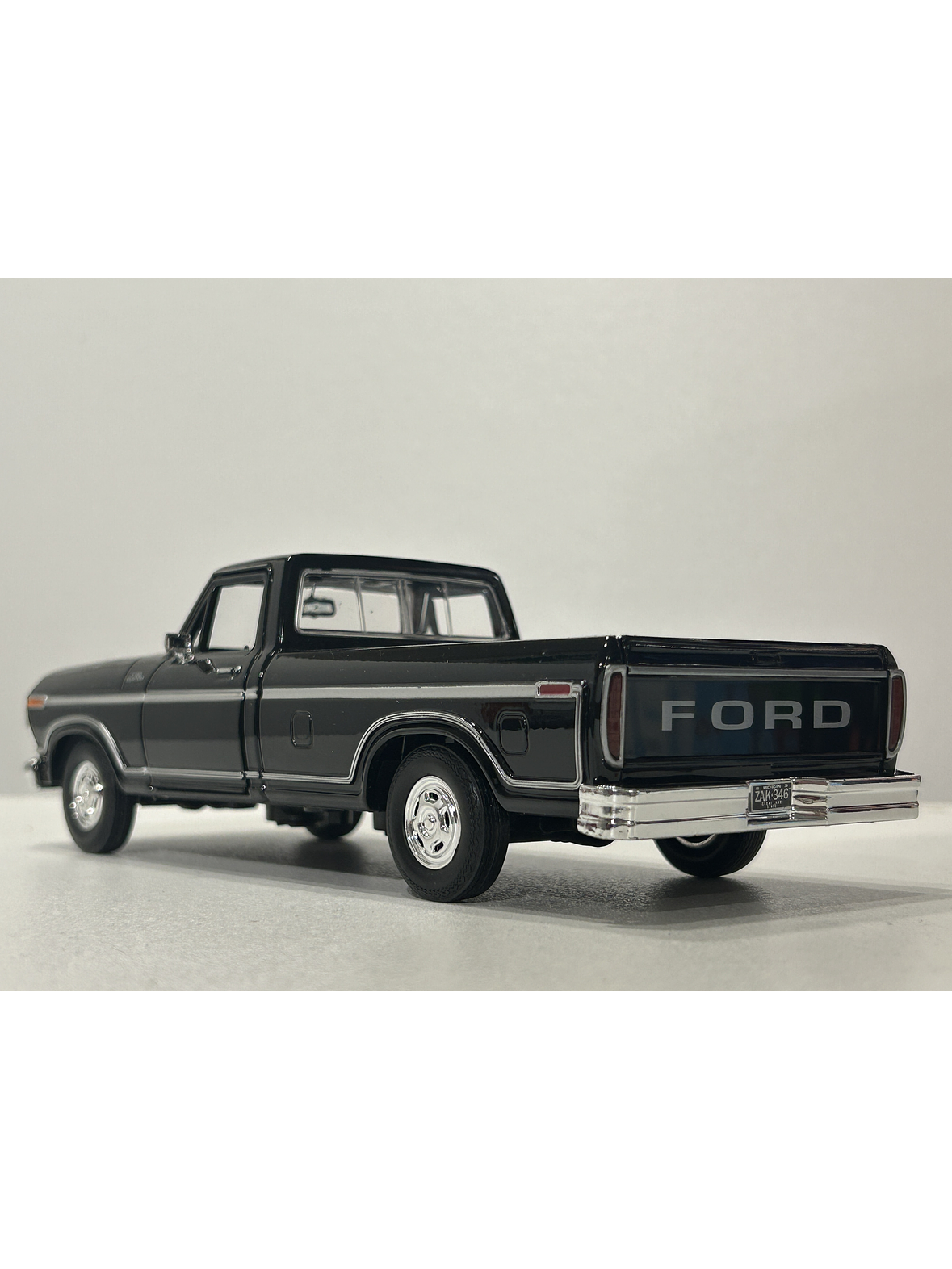 Ford F-150 Custom 1979 Motormax 1:24 – Pickup clásica americana para coleccionistas y amantes del transporte  9