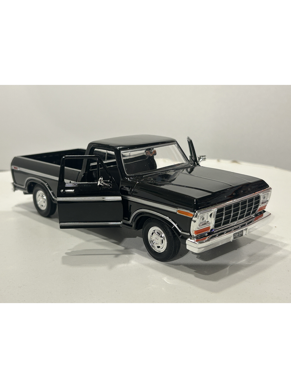 Ford F-150 Custom 1979 Motormax 1:24 – Pickup clásica americana para coleccionistas y amantes del transporte  3