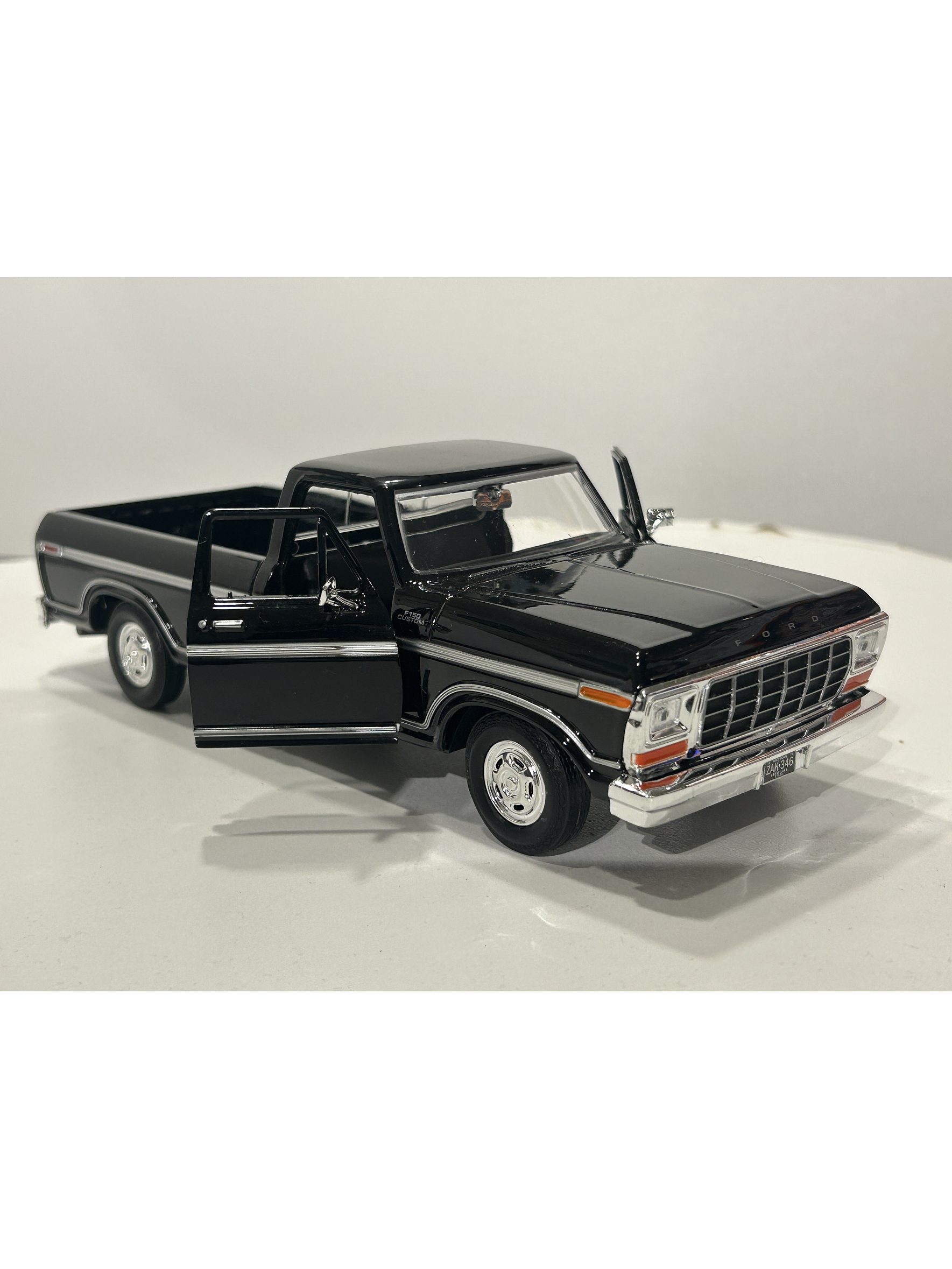 Ford F-150 Custom 1979 Motormax 1:24 – Pickup clásica americana para coleccionistas y amantes del transporte  3