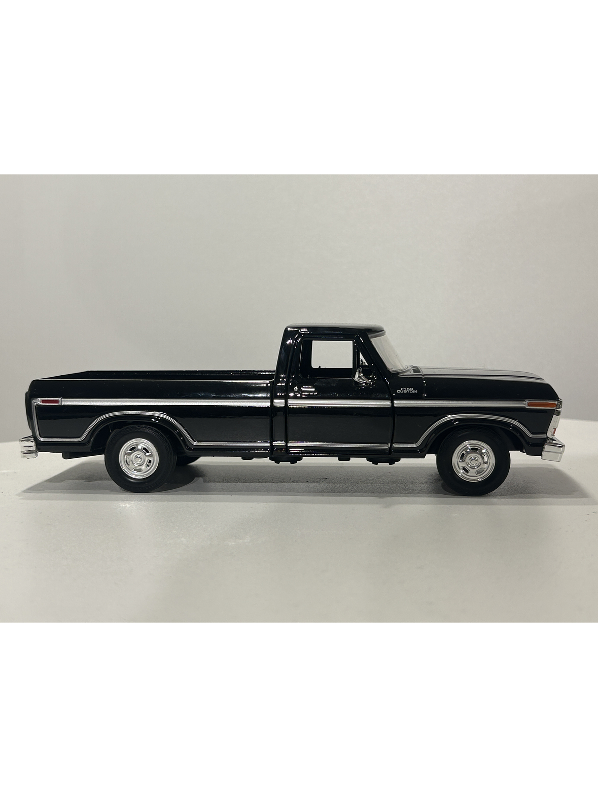 Ford F-150 Custom 1979 Motormax 1:24 – Pickup clásica americana para coleccionistas y amantes del transporte  6