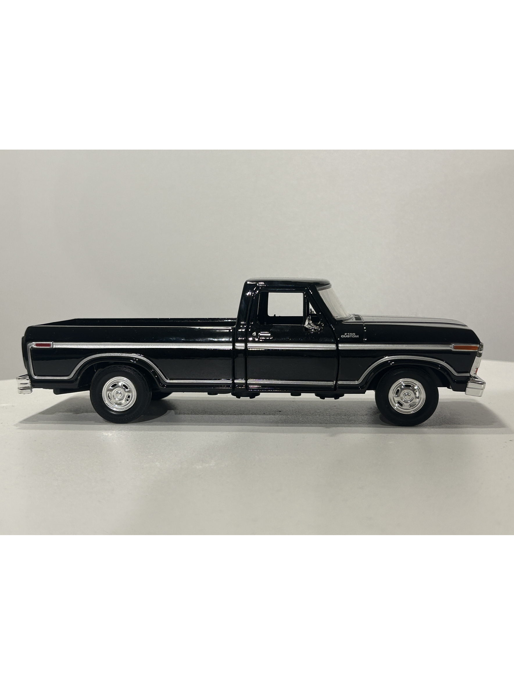 Ford F-150 Custom 1979 Motormax 1:24 – Pickup clásica americana para coleccionistas y amantes del transporte  6
