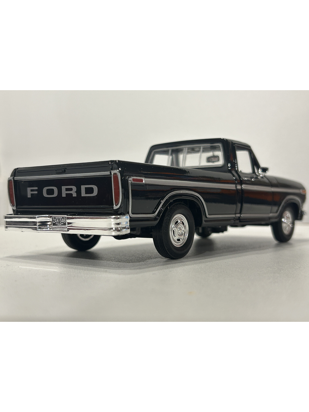 Ford F-150 Custom 1979 Motormax 1:24 – Pickup clásica americana para coleccionistas y amantes del transporte  8