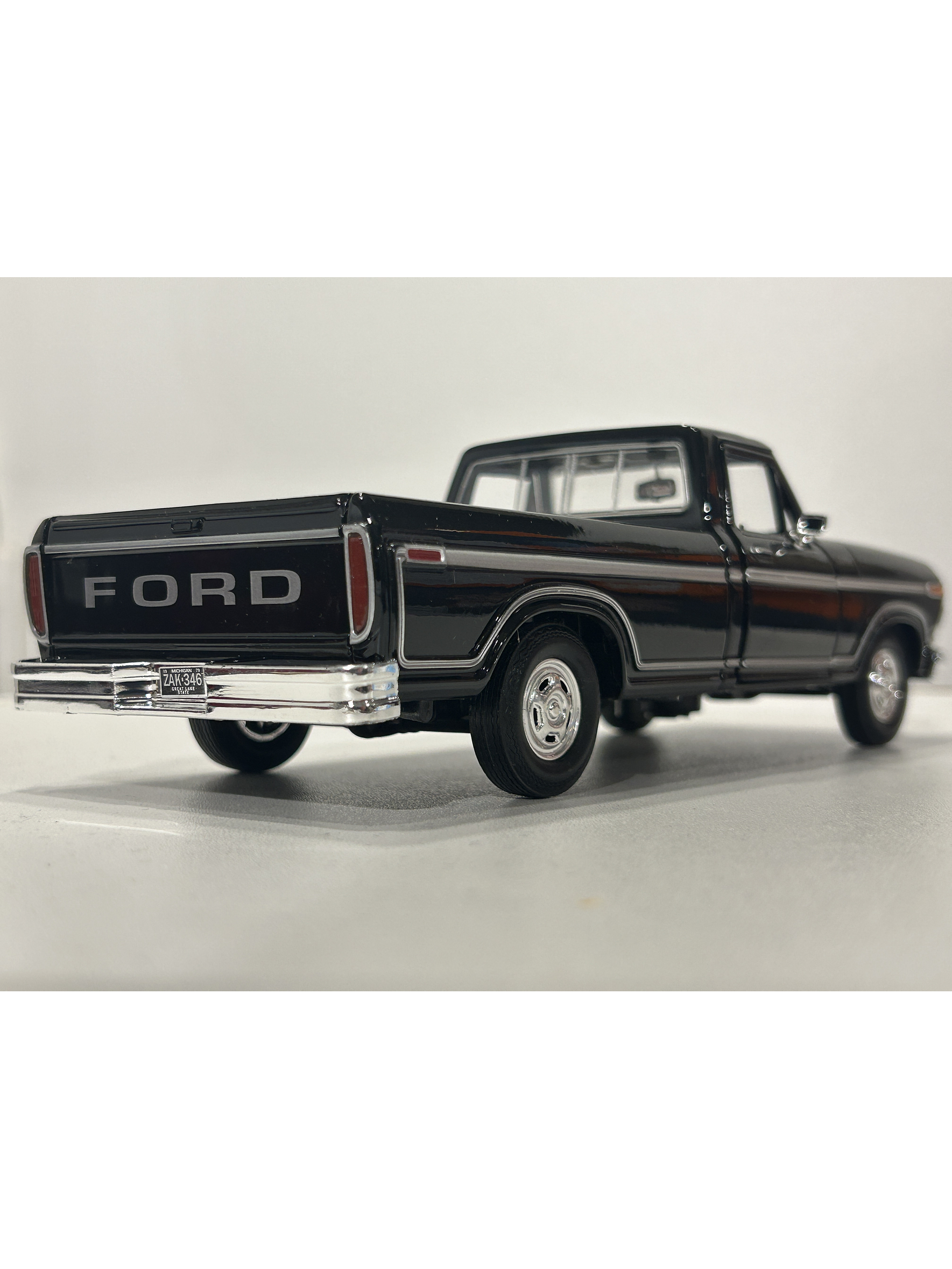 Ford F-150 Custom 1979 Motormax 1:24 – Pickup clásica americana para coleccionistas y amantes del transporte  8