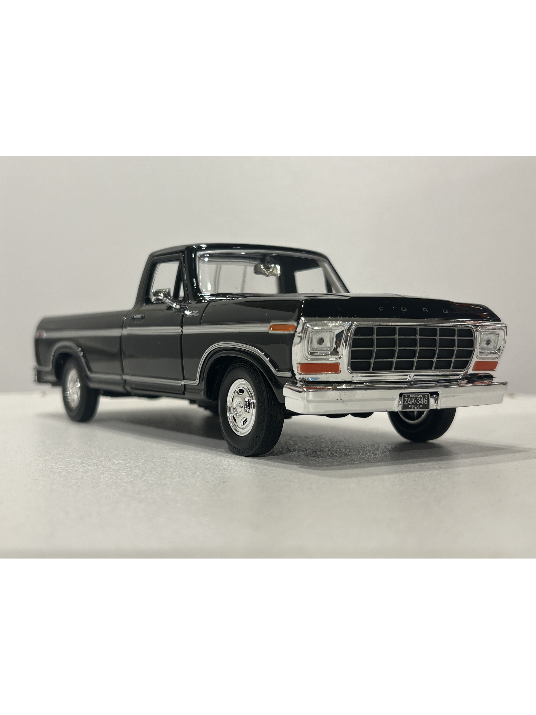 Ford F-150 Custom 1979 Motormax 1:24 – Pickup clásica americana para coleccionistas y amantes del transporte  5