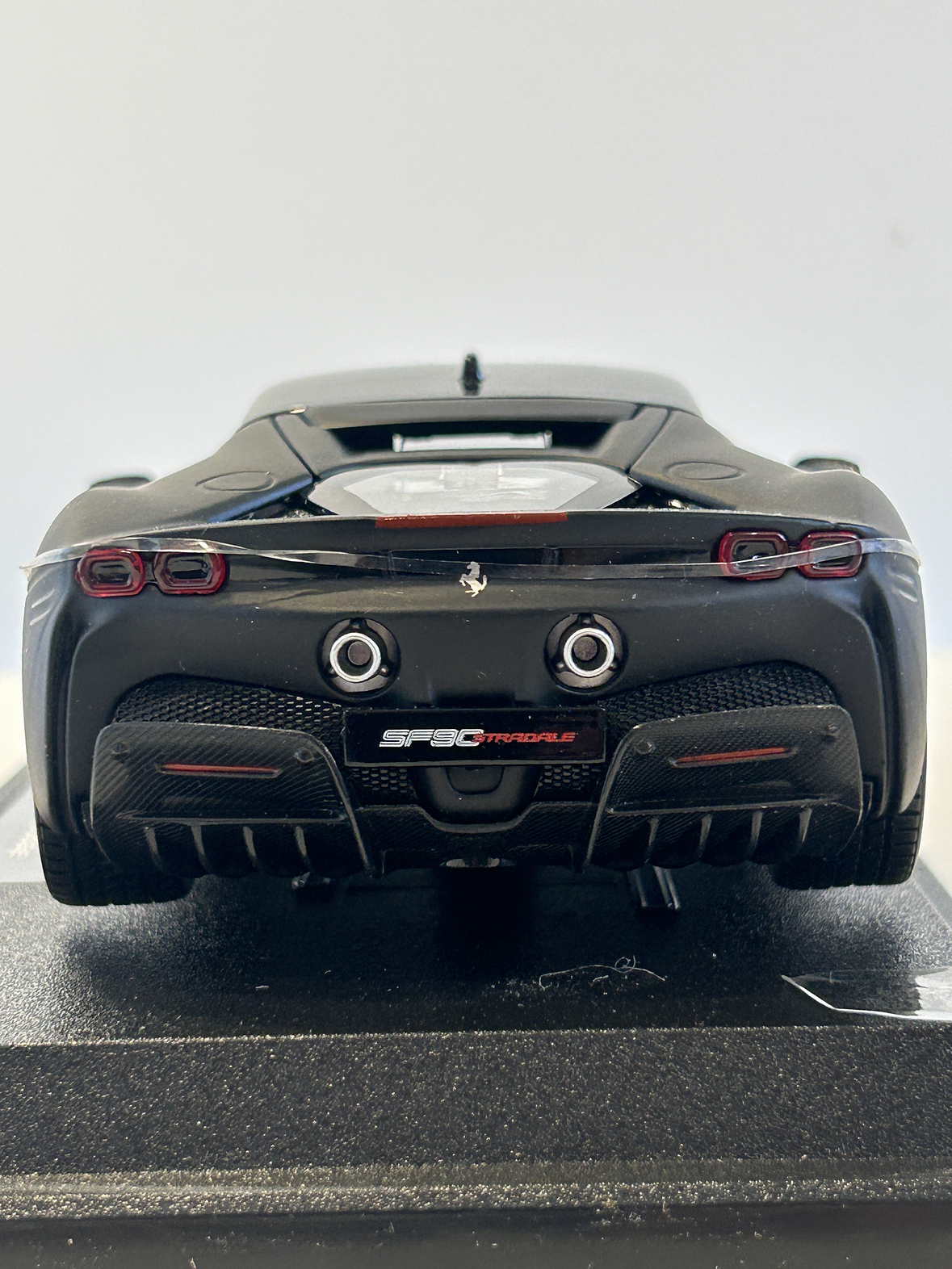 Ferrari SF90 Stradale Bburago 1:24 – Superdeportivo híbrido italiano a escala para coleccionistas en Chile  8