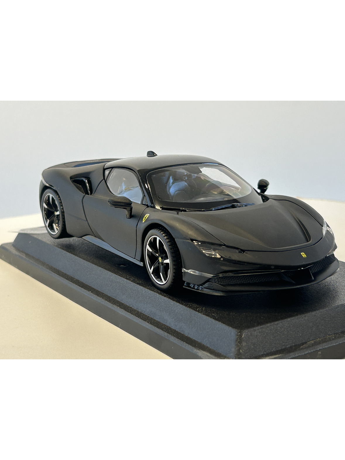 Ferrari SF90 Stradale Bburago 1:24 – Superdeportivo híbrido italiano a escala para coleccionistas en Chile  2