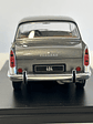 Peugeot 404 1960 gris metálico 1:24 WhiteBox – Clásico francés de colección  - Miniatura 6