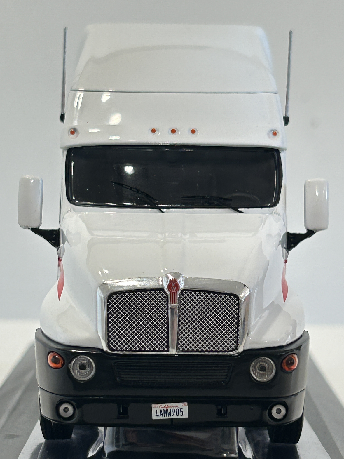 Kenworth T2000 1998 blanco/rojo 1:43 IXO Models – Ruta Nostalgia  2