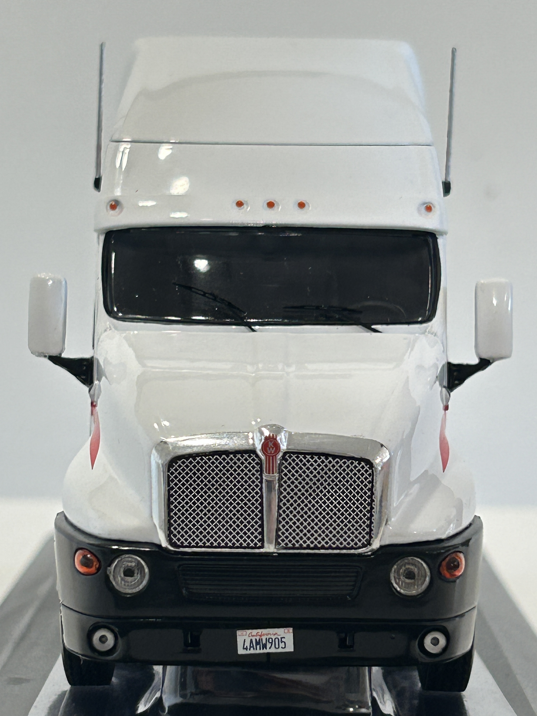 Kenworth T2000 1998 blanco/rojo 1:43 IXO Models – Ruta Nostalgia  2