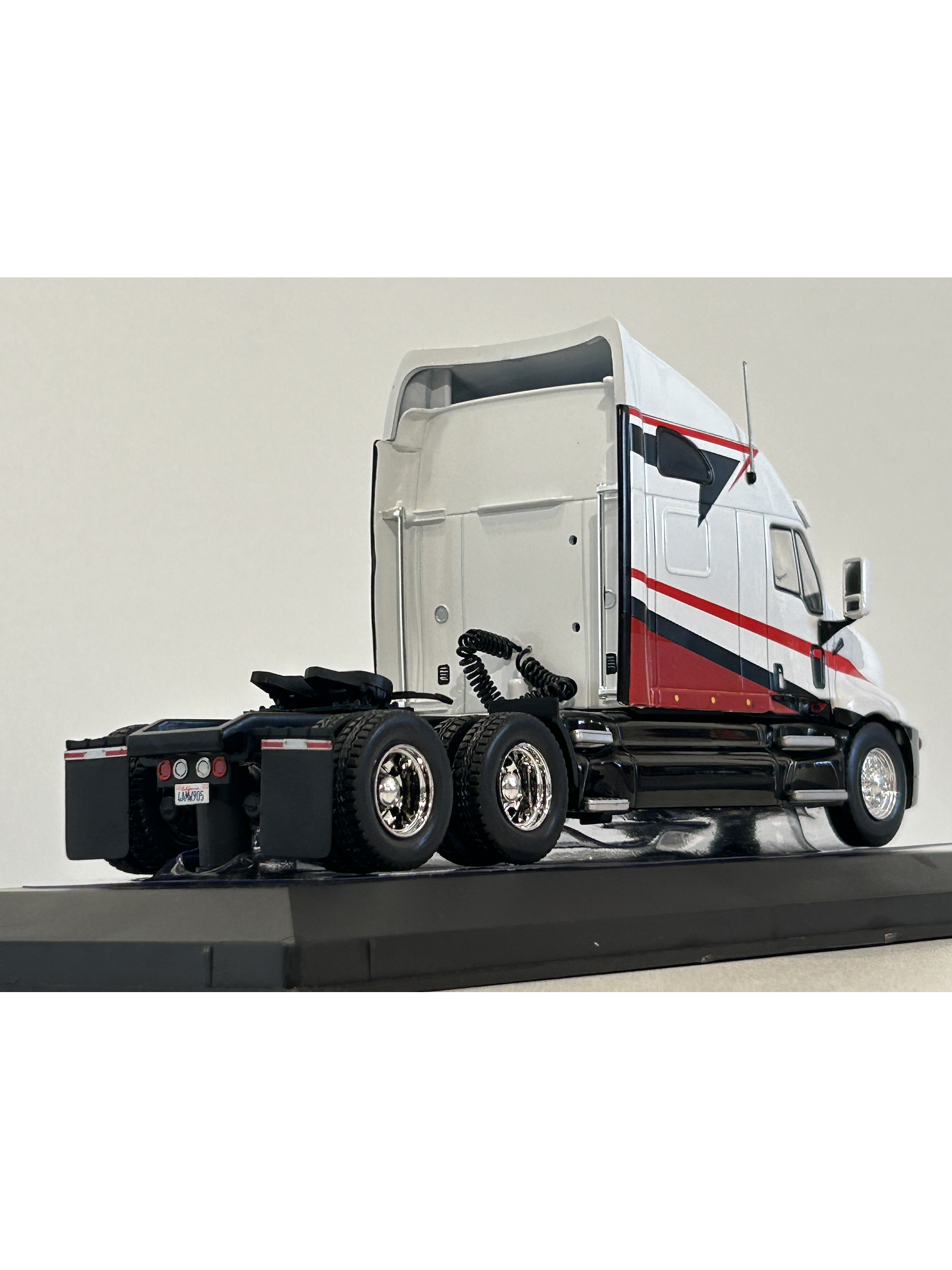 Kenworth T2000 1998 blanco/rojo 1:43 IXO Models – Ruta Nostalgia  7