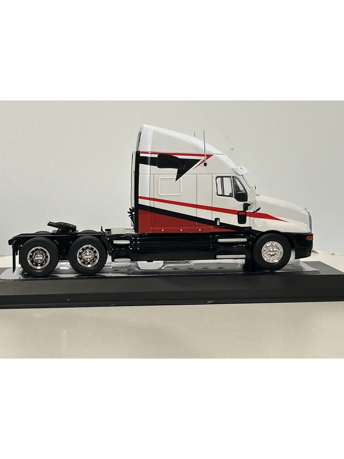 Kenworth T2000 1998 blanco/rojo 1:43 IXO Models – Ruta Nostalgia  5