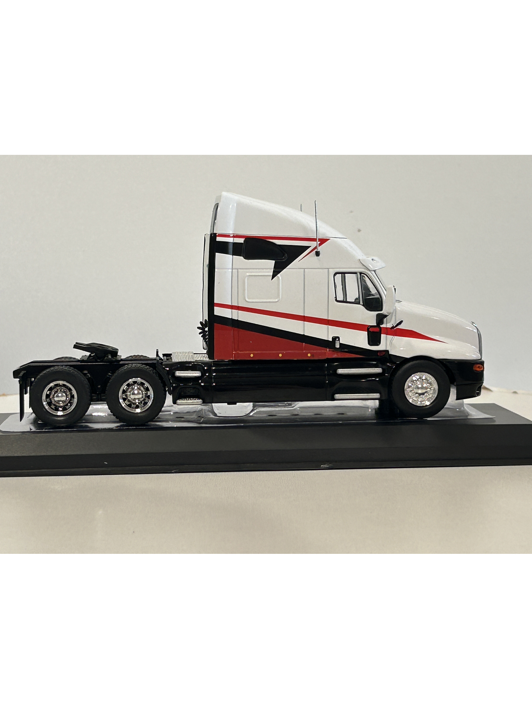 Kenworth T2000 1998 blanco/rojo 1:43 IXO Models – Ruta Nostalgia  5