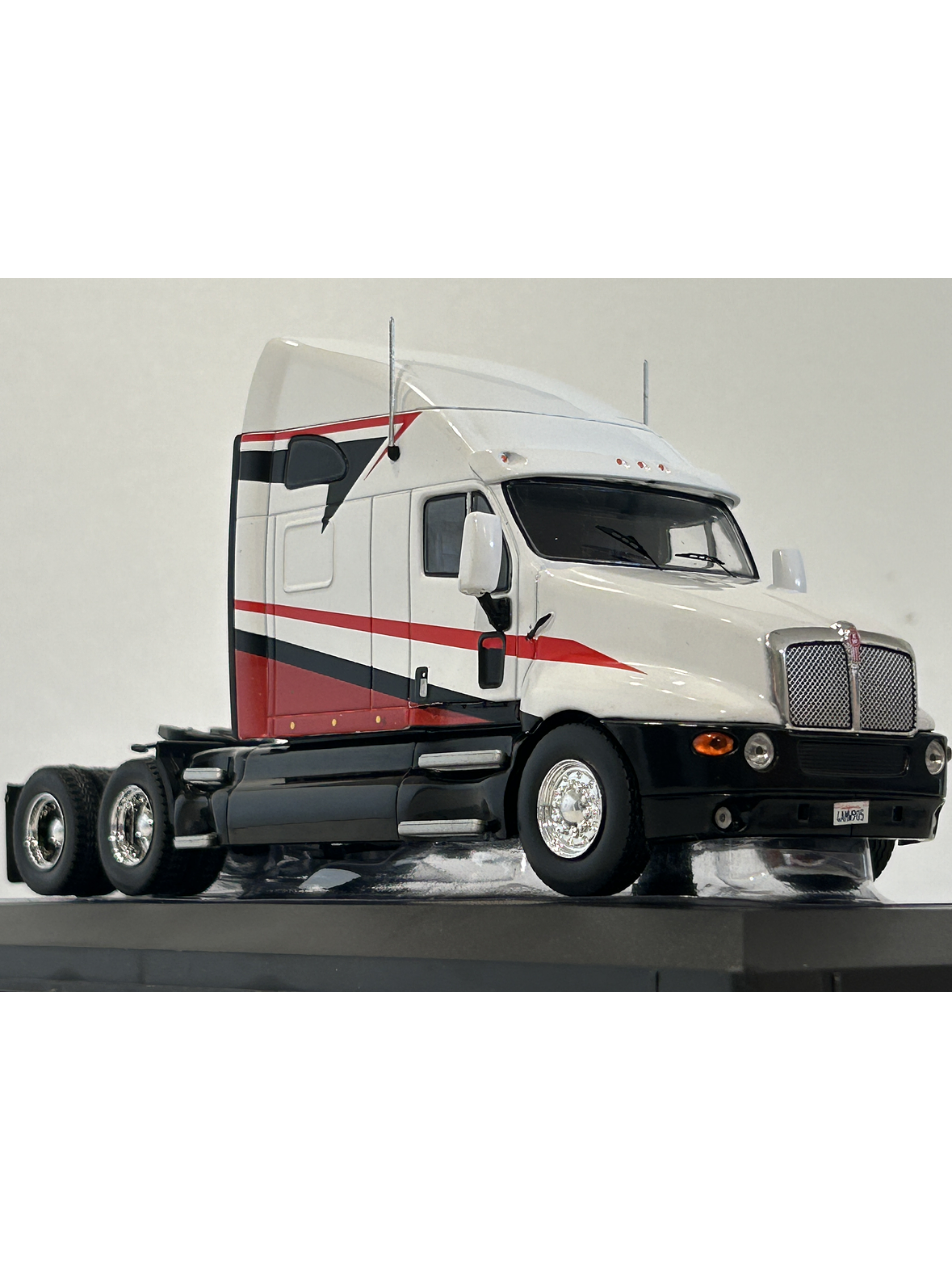 Kenworth T2000 1998 blanco/rojo 1:43 IXO Models – Ruta Nostalgia  4