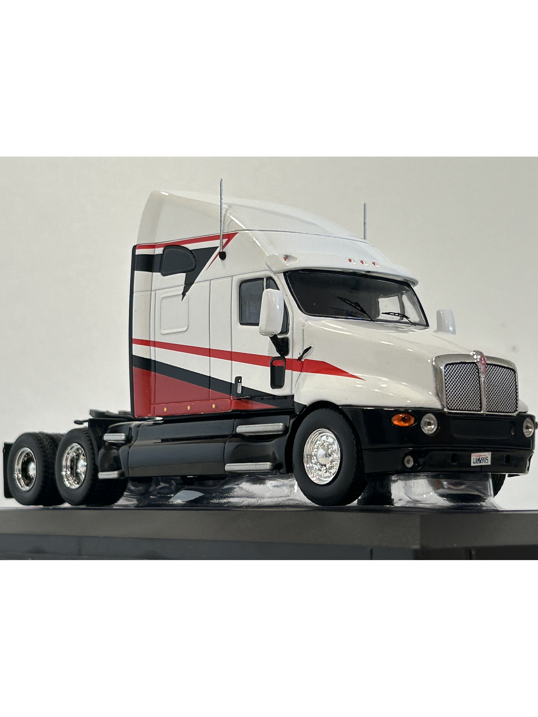 Kenworth T2000 1998 blanco/rojo 1:43 IXO Models – Ruta Nostalgia  4