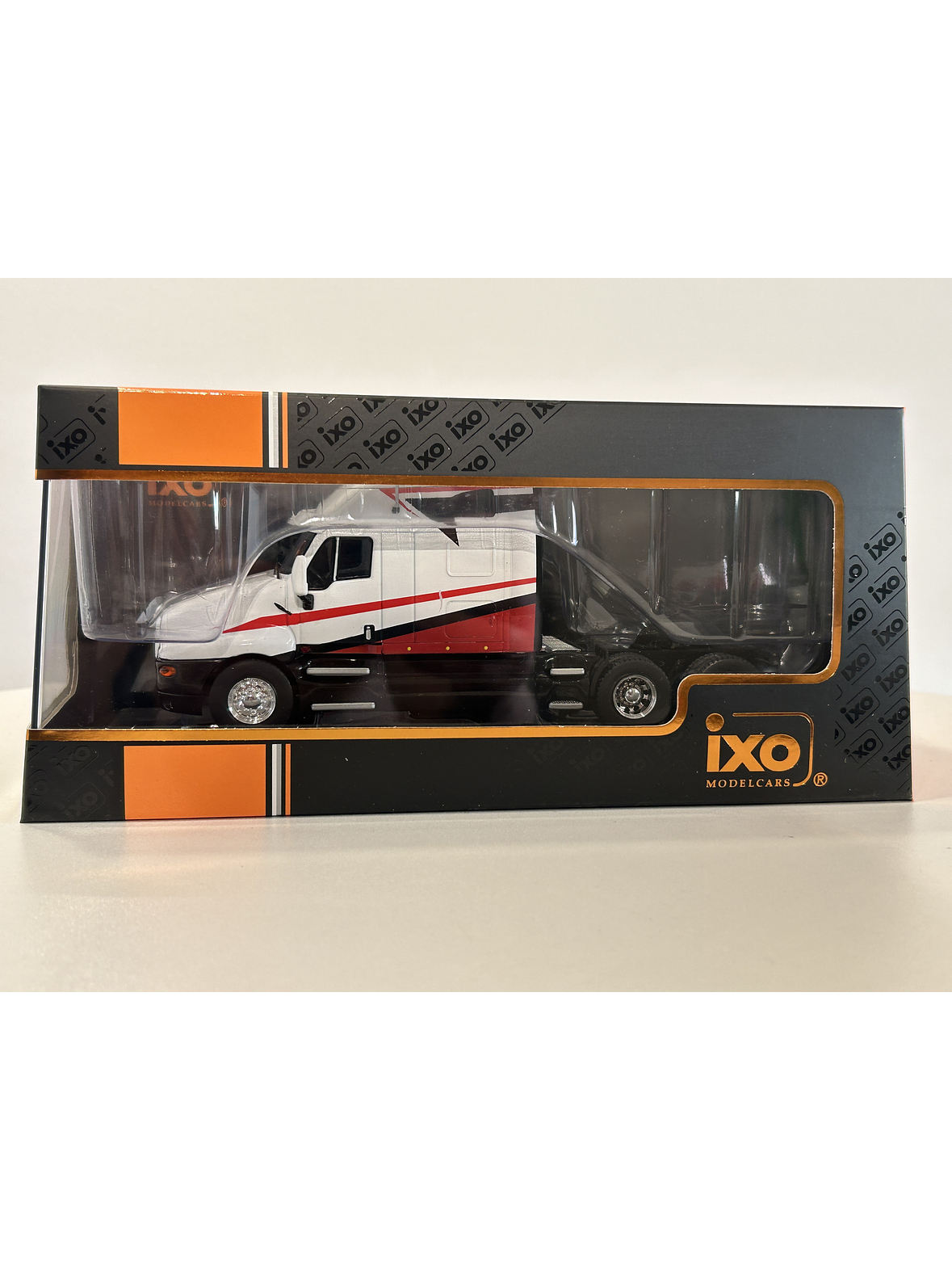 Kenworth T2000 1998 blanco/rojo 1:43 IXO Models – Ruta Nostalgia  9
