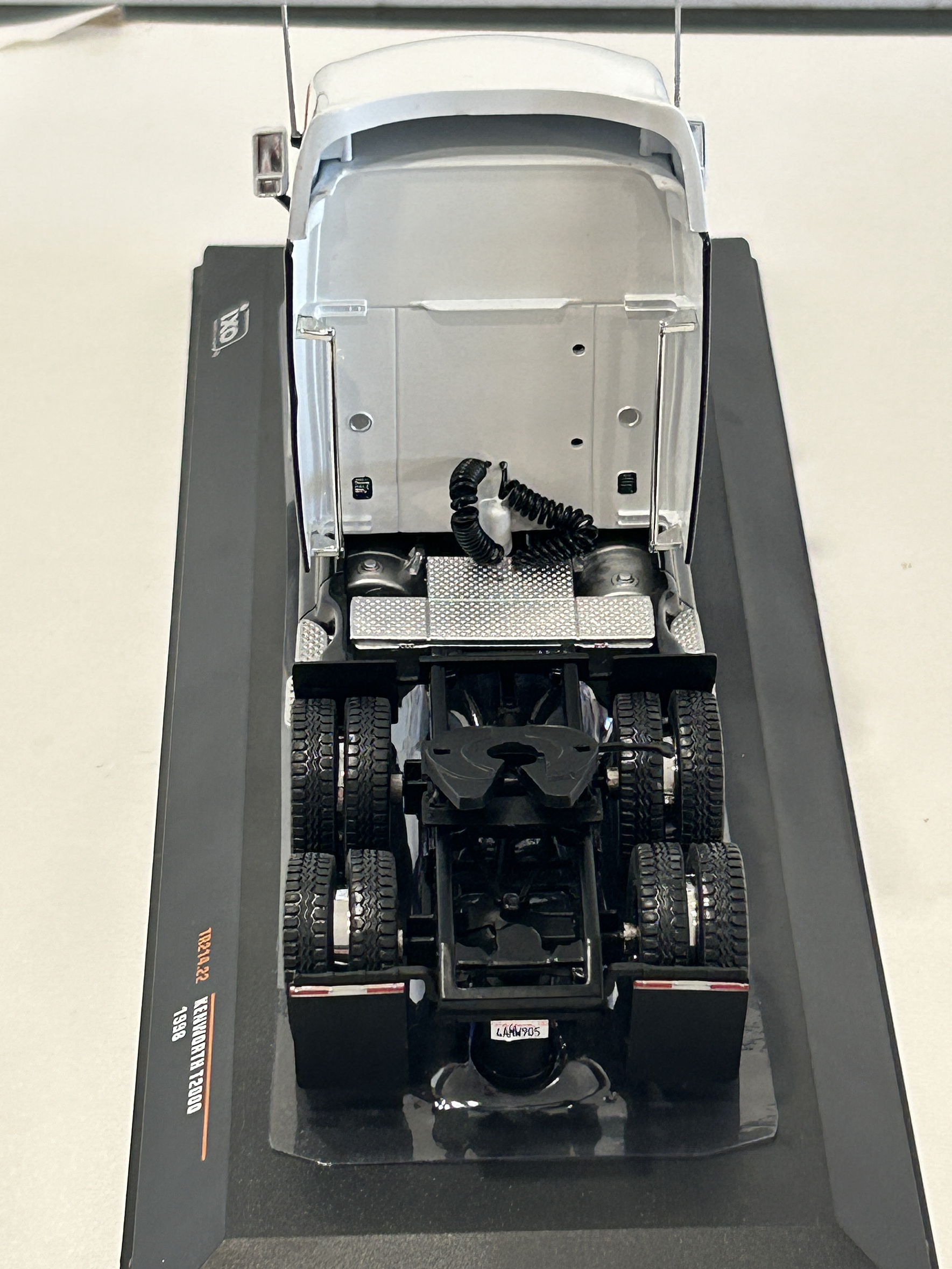 Kenworth T2000 1998 blanco/rojo 1:43 IXO Models – Ruta Nostalgia  6