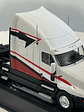 Kenworth T2000 1998 blanco/rojo 1:43 IXO Models – Ruta Nostalgia  - Miniatura 3