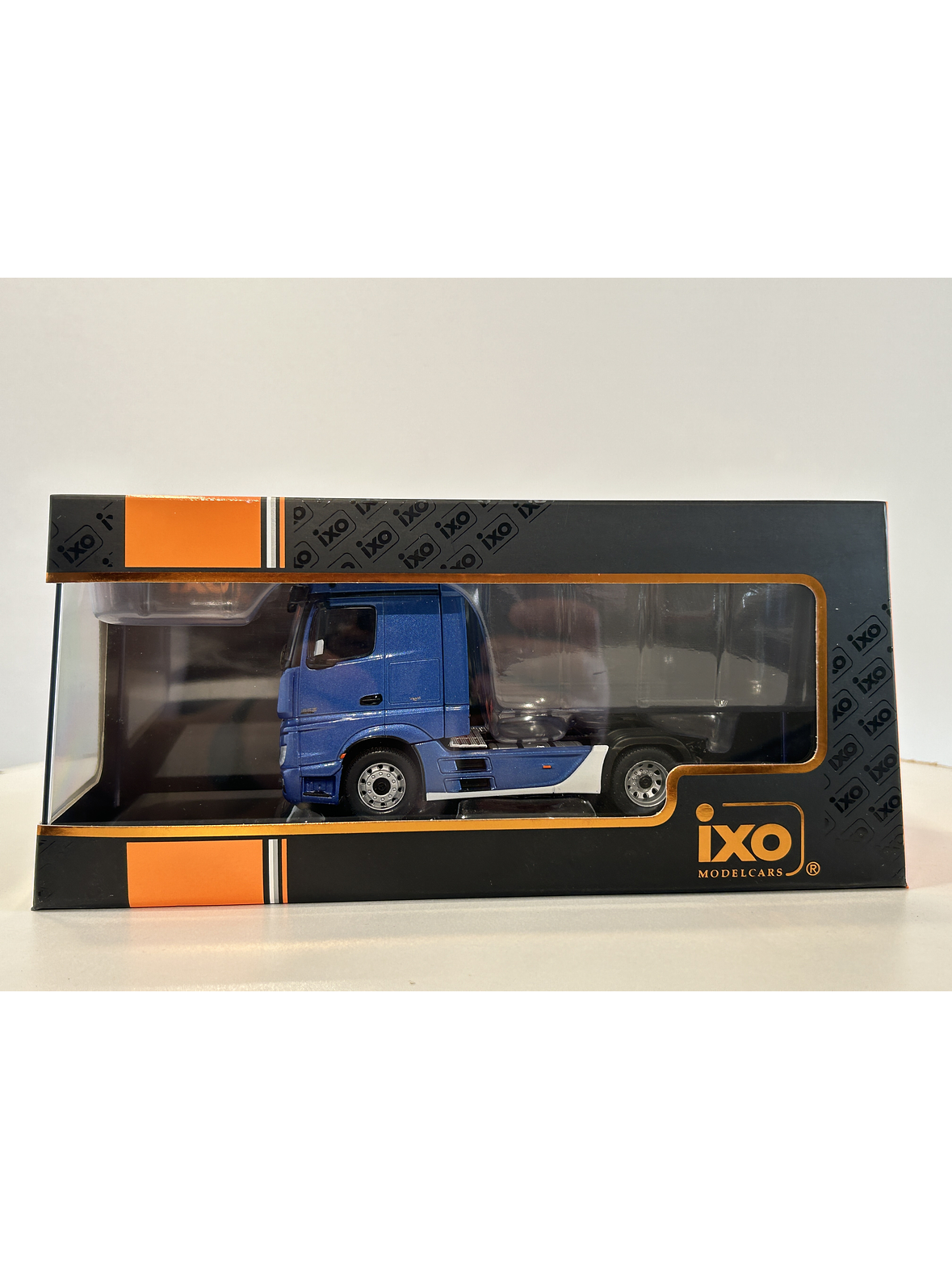 Mercedes-Benz Actros MP4 azul metálico 1:43 IXO – Camión tracto europeo de última generación para coleccionistas exigentes 10