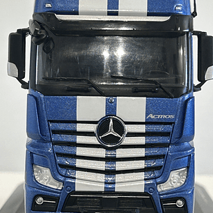 Mercedes-Benz Actros MP4 azul metálico 1:43 IXO – Camión tracto europeo de última generación para coleccionistas exigentes