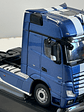 Mercedes-Benz Actros MP4 azul metálico 1:43 IXO – Camión tracto europeo de última generación para coleccionistas exigentes - Miniatura 9