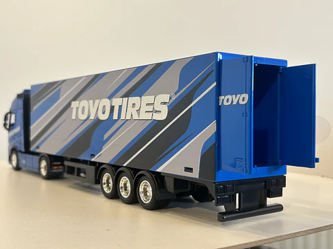 Camión Volvo FH16 Globetrotter 750 XXL Toyo | Bburago 1:43