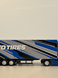 Volvo FH16 Globetrotter 750 XXL Toyo Tires 1:43 Bburago – Camión con remolque coleccionable - Miniatura 10