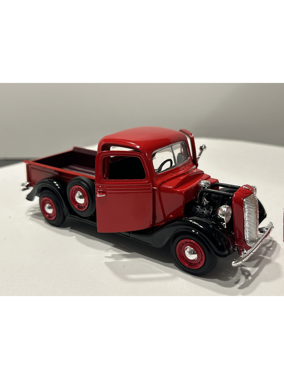 Ford Pick Up 1937 Motormax 1:24 – Camioneta clásica roja de colección en metal, edición Timeless Legends 3