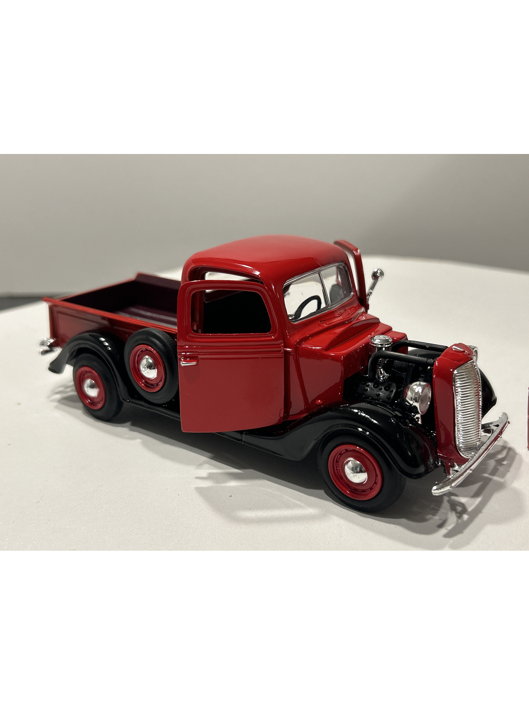 Ford Pick Up 1937 Motormax 1:24 – Camioneta clásica roja de colección en metal, edición Timeless Legends 3