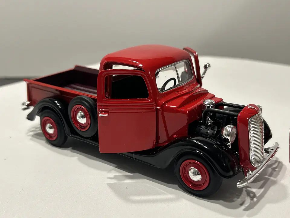 Camioneta Ford Pick Up (1937) | Motormax 1:24 3
