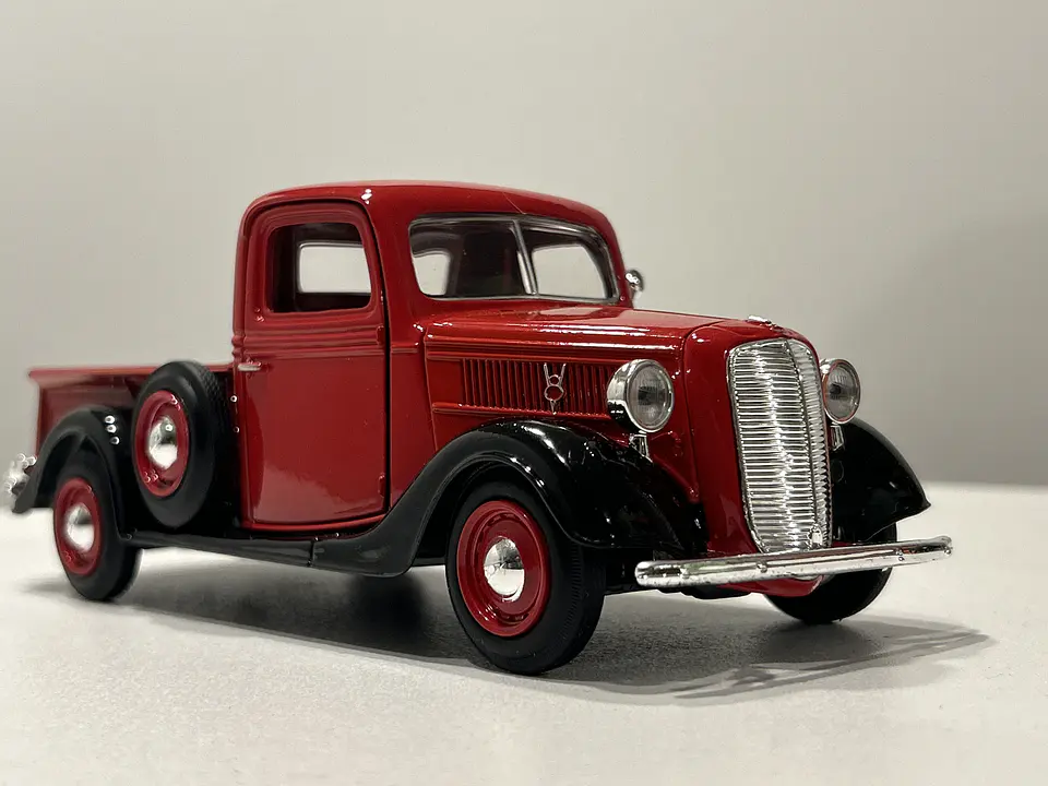 Camioneta Ford Pick Up (1937) | Motormax 1:24 4