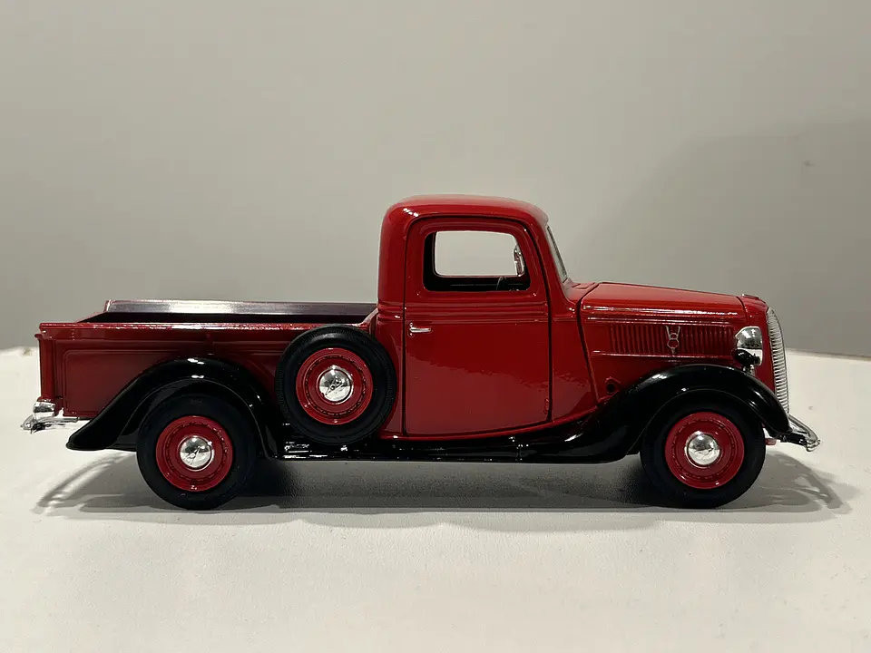 Camioneta Ford Pick Up (1937) | Motormax 1:24 5