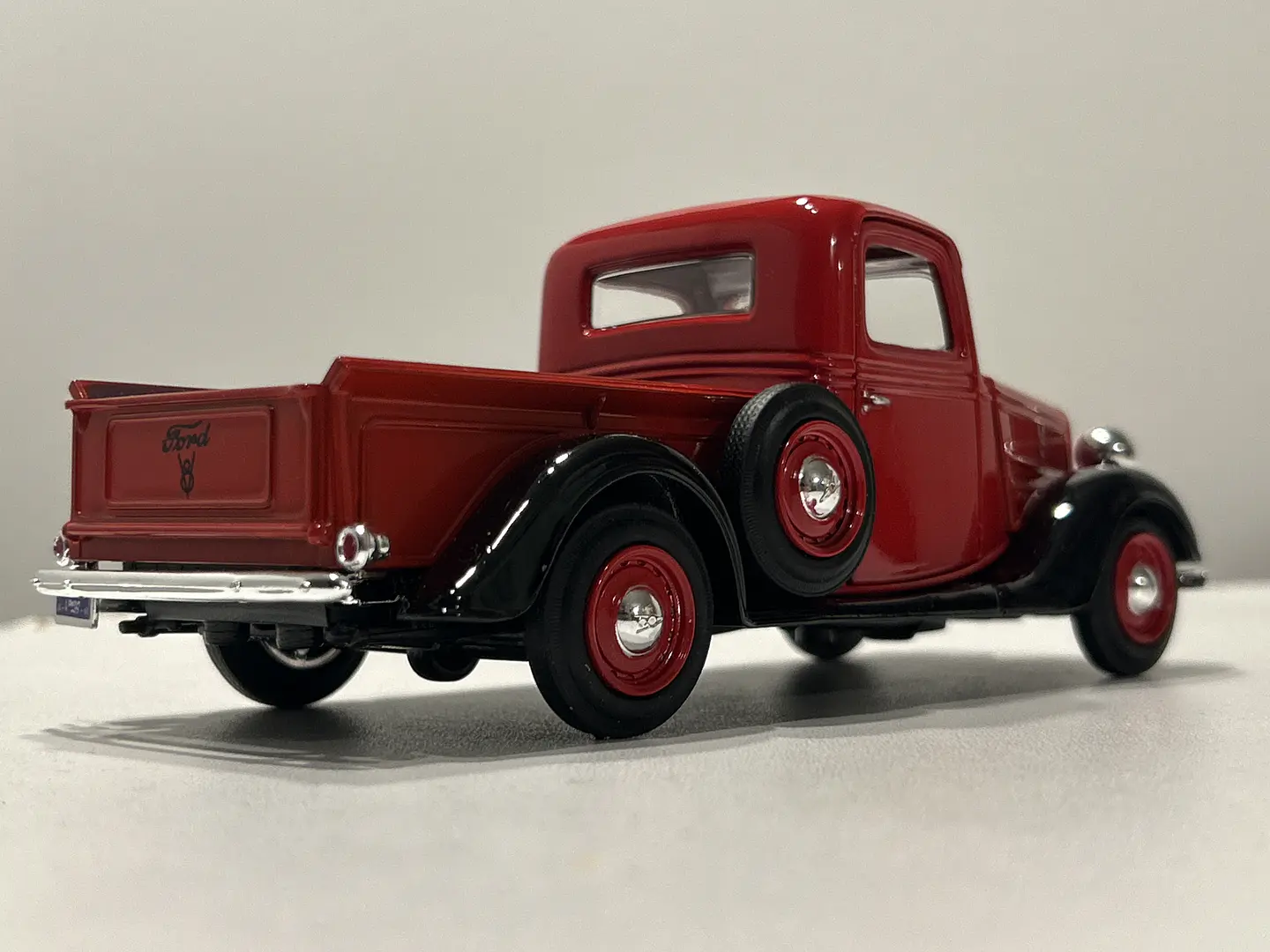 Camioneta Ford Pick Up (1937) | Motormax 1:24 6