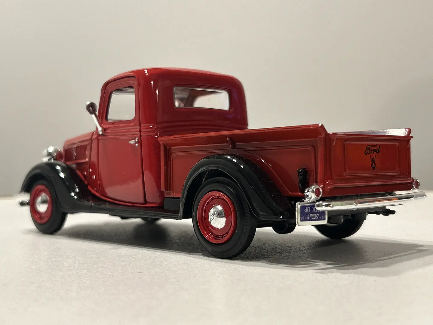 Camioneta Ford Pick Up (1937) | Motormax 1:24 8