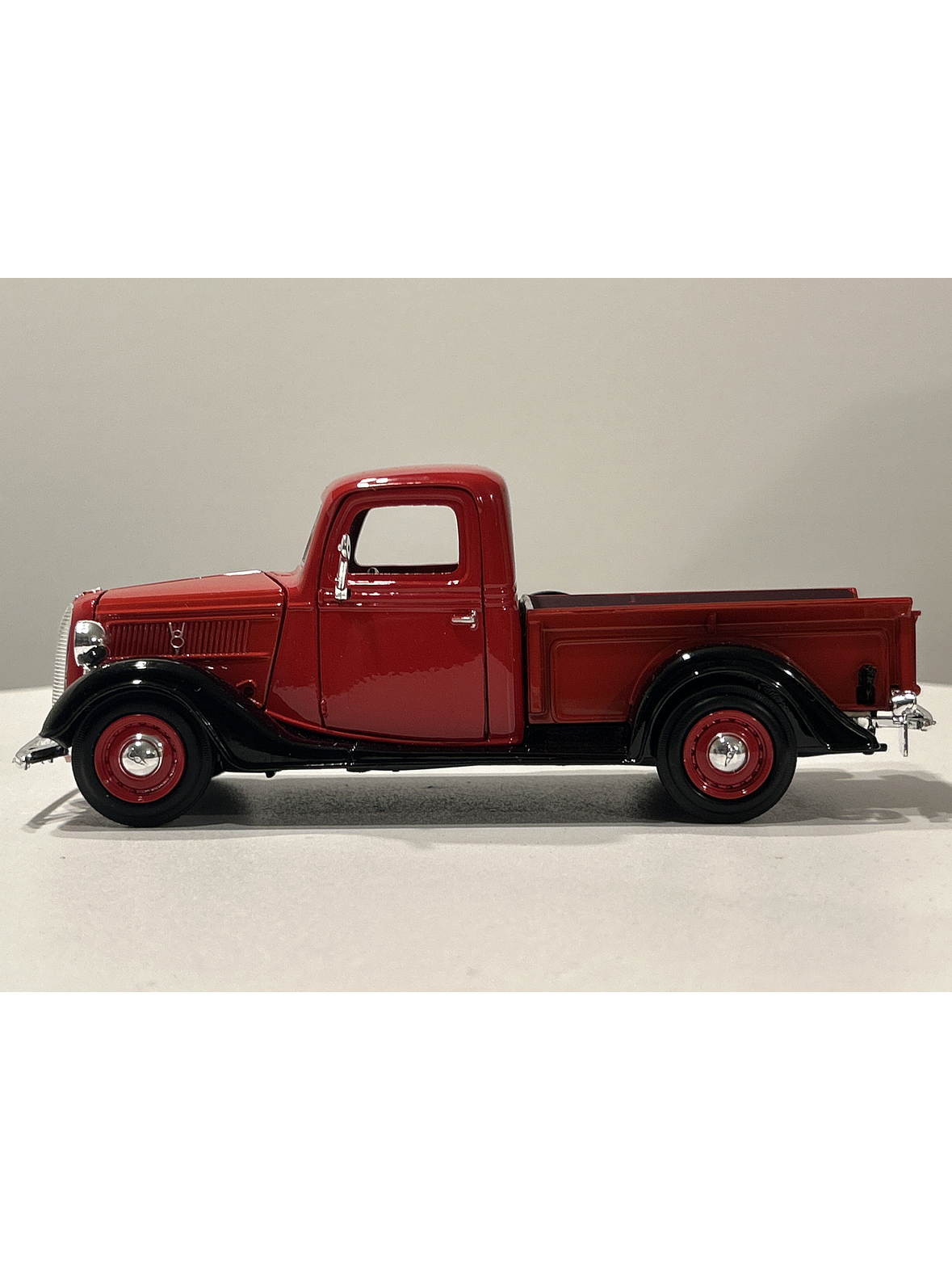 Ford Pick Up 1937 Motormax 1:24 – Camioneta clásica roja de colección en metal, edición Timeless Legends 9