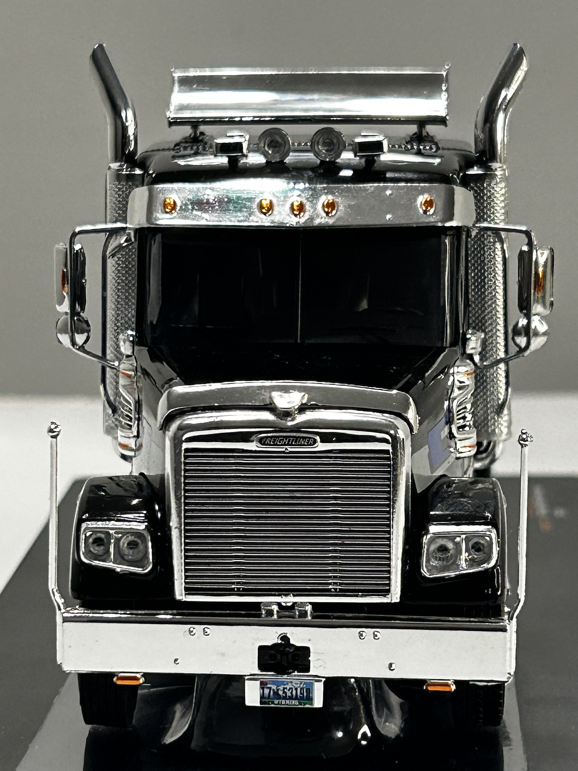 Camión Freightliner Coronado (2012) 6x4 |  IXO Models. Escala 1:43– Clásico americano de carretera | Diecast de colección 14