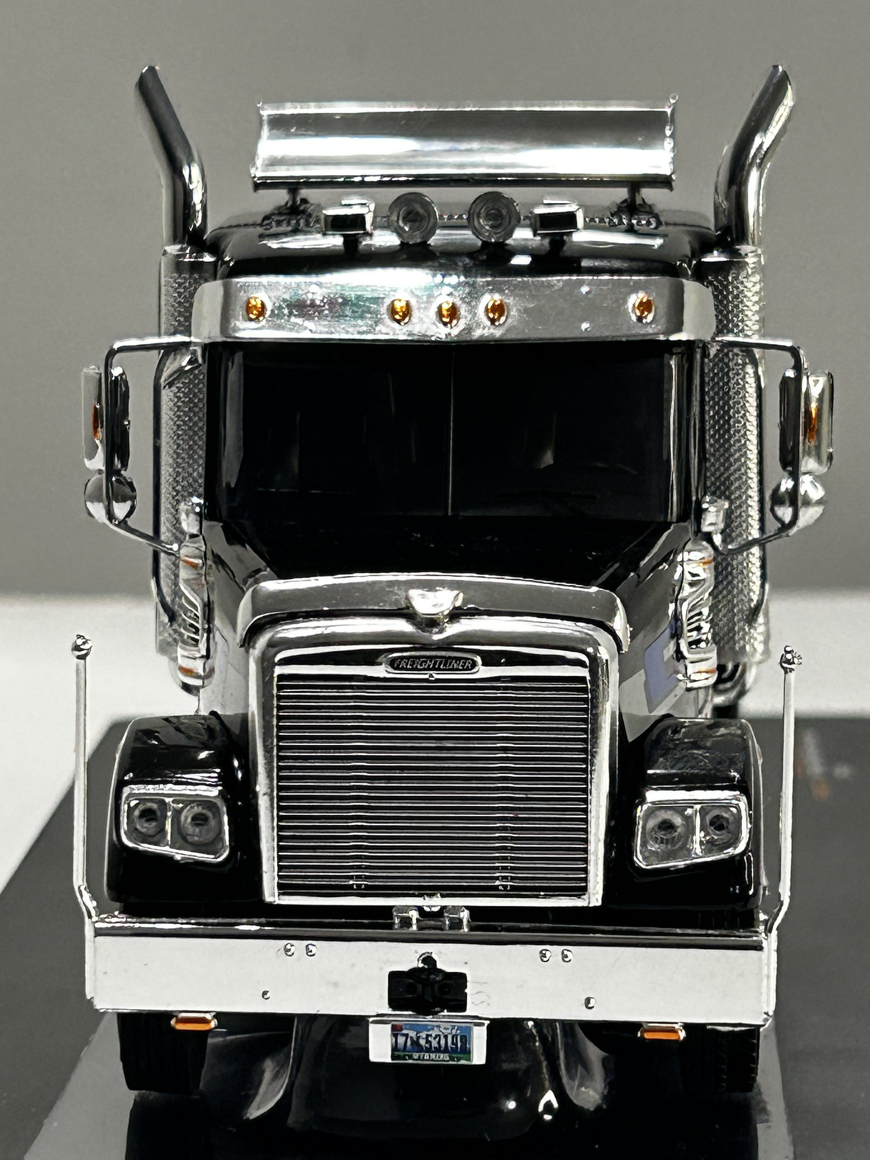 Camión Freightliner Coronado (2012) 6x4 |  IXO Models. Escala 1:43– Clásico americano de carretera | Diecast de colección 14