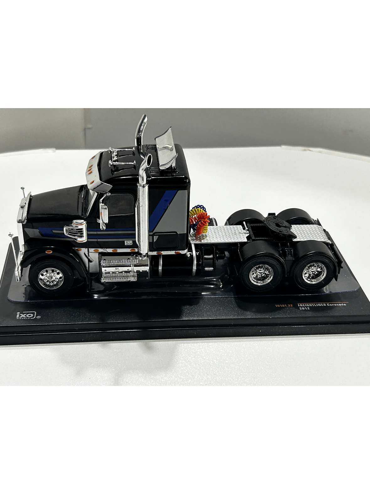 Camión Freightliner Coronado (2012) 6x4 |  IXO Models. Escala 1:43– Clásico americano de carretera | Diecast de colección 19