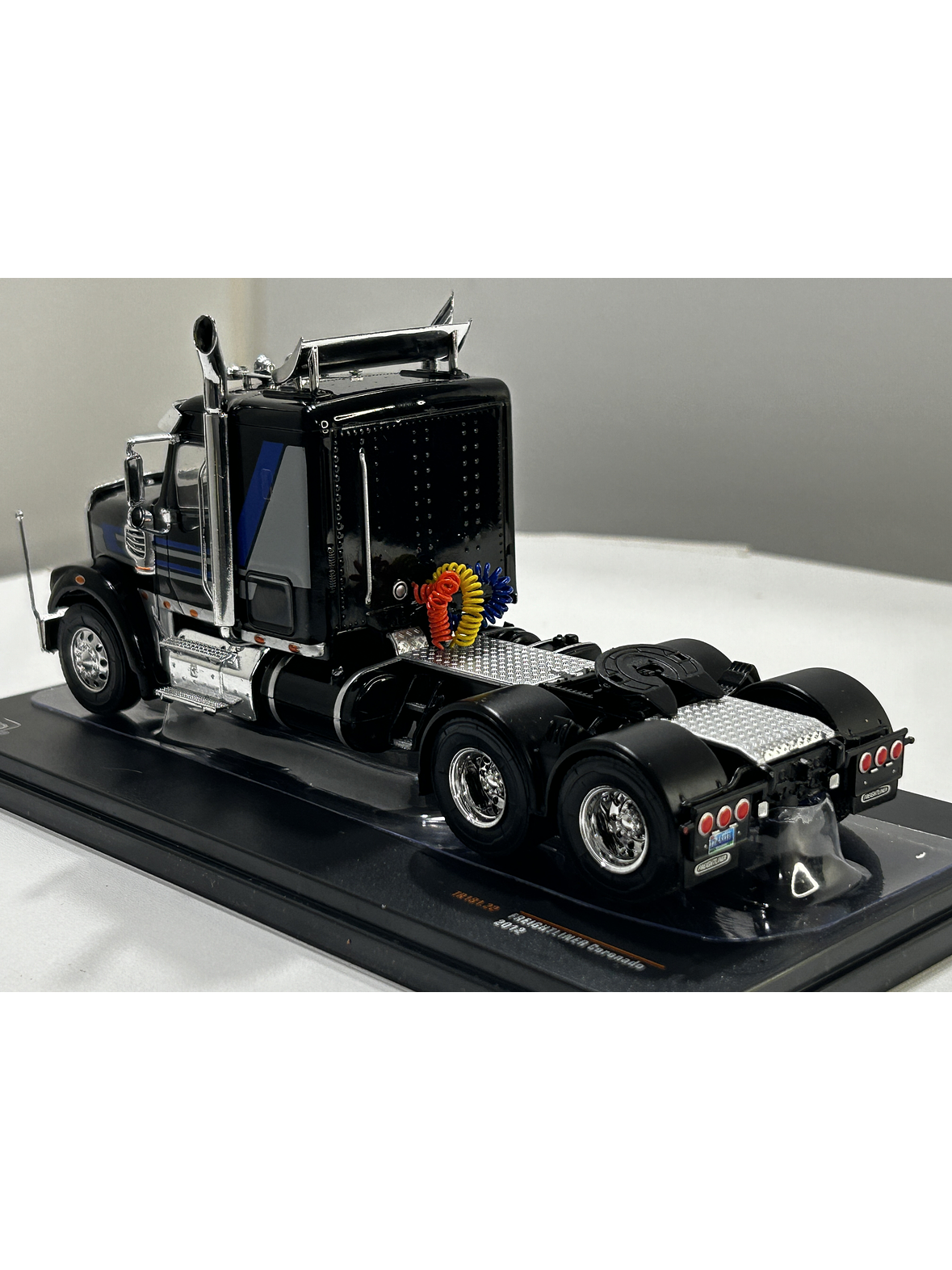 Camión Freightliner Coronado (2012) 6x4 |  IXO Models. Escala 1:43– Clásico americano de carretera | Diecast de colección 18